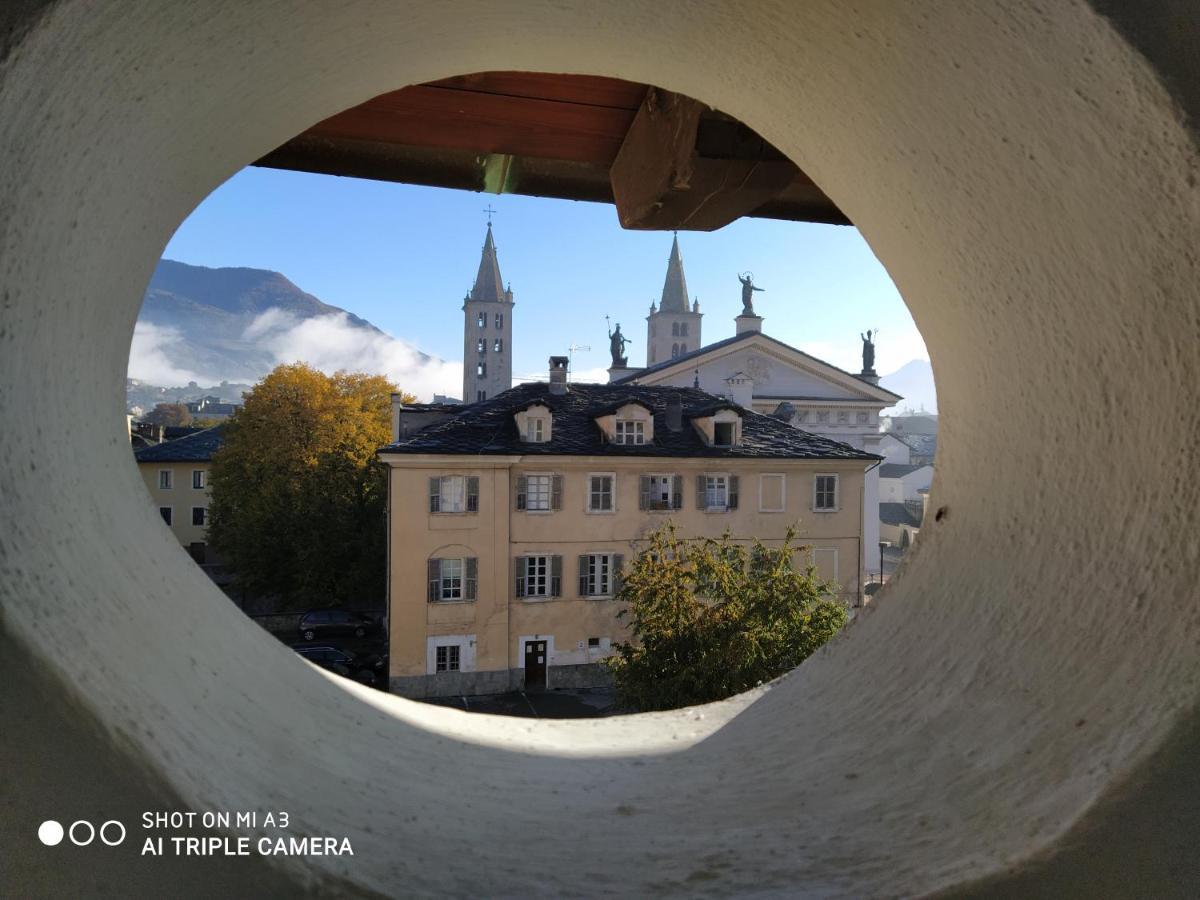 Un Oeil Sur La Cathedrale Apartment Aosta Ngoại thất bức ảnh